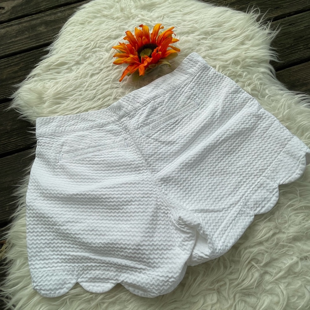 Excellent condition Lilly Pulitzer buttercup shorts - Picture 7 of 10